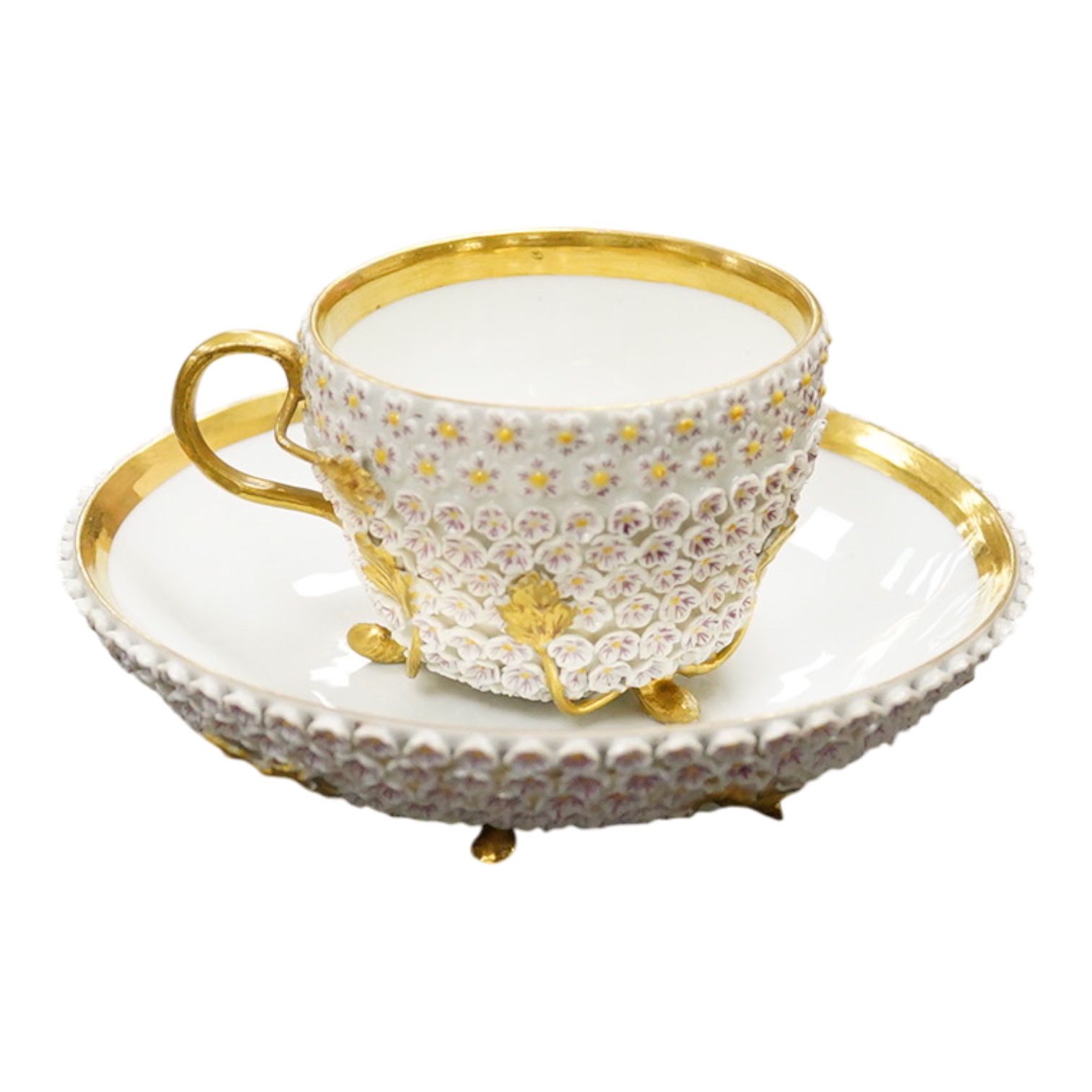 A Meissen ‘’Schneeballen’’ cup and saucer-13.5cm diameter